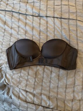 Black Strapless Convertible Bra - Smooth Molded Cups